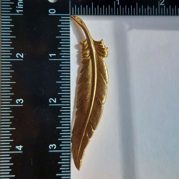 MONET Pin Lot of 2 Feather & Maple Leaf Brooch Textured Gold Tone Vintage Estate - Picture 10 of 10